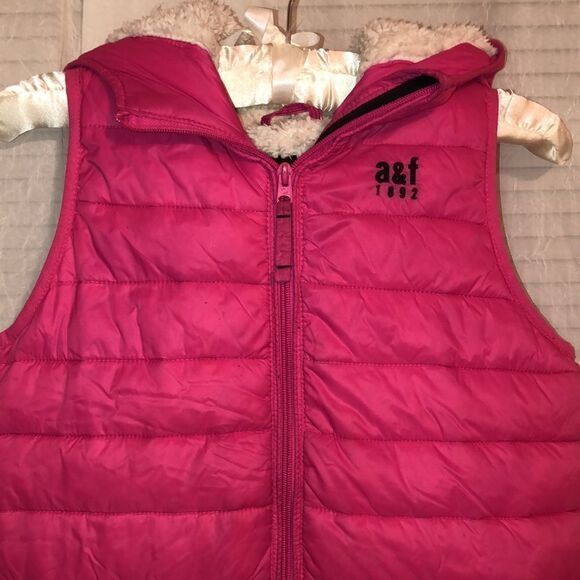 abercrombie 13-14ย Fuchsia Puffer SherpaโLined HoodedโVest - Picture 3 of 15